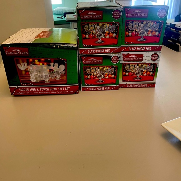 Lampoons Christmas vacation moose punch bowl and 6 moose mugs. - Picture 1 of 1